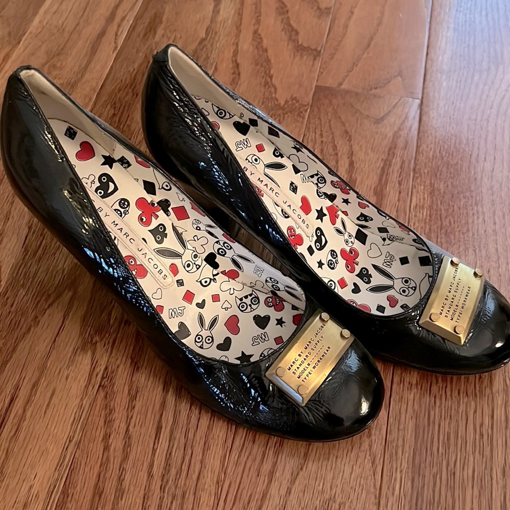 Marc by Marc Jacobs Black Patent Leather Heels, with Gold Logo Plate SIZE 8